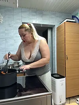 Snapshot of SabinaSweety chatting on February 2, 2026, 1:10 pm SabinaSweety online show from February 2, 2026, 1:10 pm