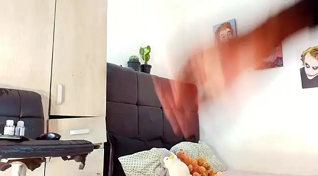 queenaliice online show from March 8, 2025, 5:54 pm