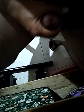 Snapshot of Victormejia09 chatting on April 16, 2026, 2:56 am Victormejia09 online show from April 16, 2026, 2:56 am