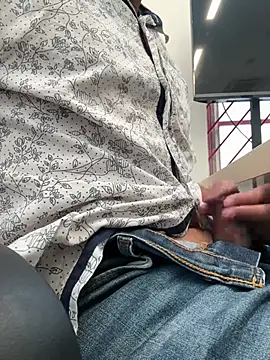 knobhead2020 online show from April 6, 2026, 6:03 am