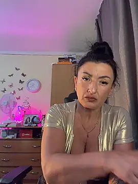 Hotangel75 online show from July 9, 2026, 5:28 pm