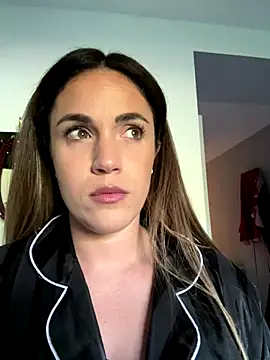 Clara-xoxo online show from September 26, 2025, 8:18 am