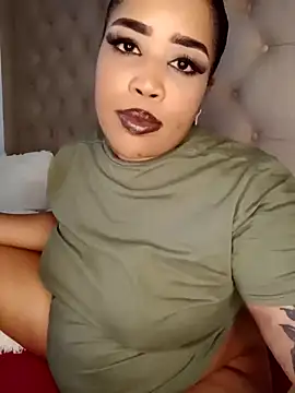 Snapshot of CAMMII_ chatting on January 19, 2025, 10:28 am CAMMII online show from January 19, 2025, 10:28 am