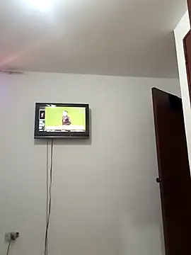 joanpinzon online show from November 9, 2025, 4:05 pm