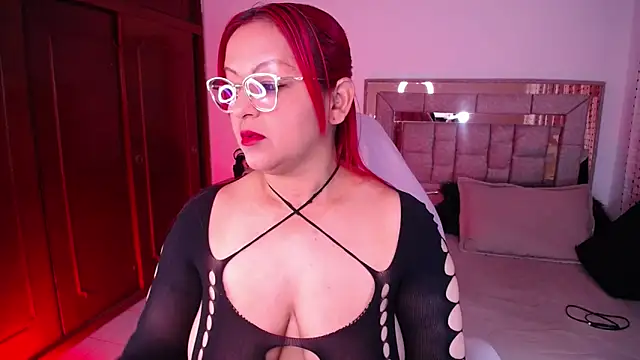 salomecastro  online show from February 18, 2026, 2:40 am