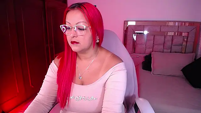 salomecastro  online show from May 18, 2026, 10:48 pm