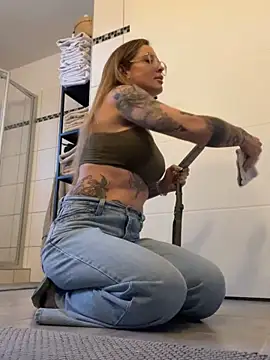 Snapshot of Etwas_neugierig chatting on February 11, 2026, 11:15 am Etwas neugierig online show from February 11, 2026, 11:15 am