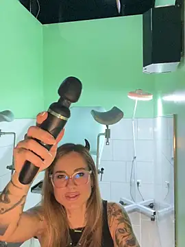 Snapshot of Etwas_neugierig chatting on February 16, 2026, 7:43 pm Etwas neugierig online show from February 16, 2026, 7:43 pm