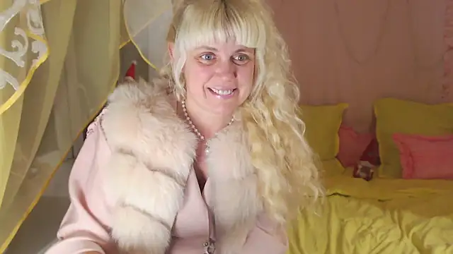 SunnySylvia online show from December 1, 2024, 4:29 pm