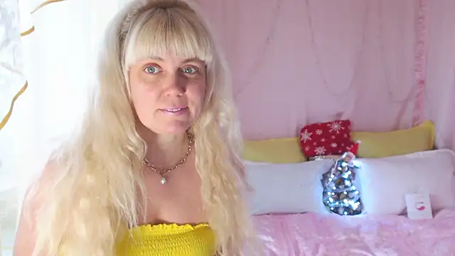 SunnySylvia online show from December 24, 2024, 9:28 am