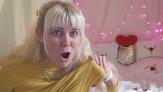 SunnySylvia online show from March 25, 2026, 4:35 pm