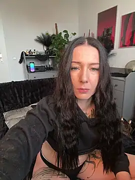 Snapshot of Trixie-Tainted chatting on May 11, 2026, 7:36 am Trixie-Tainted online show from May 11, 2026, 7:36 am