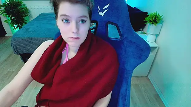 CranberryHot online show from December 2, 2025, 8:19 am