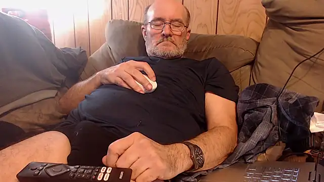 Snapshot of snickers1 chatting on April 12, 2026, 2:11 pm snickers1 online show from April 12, 2026, 2:11 pm