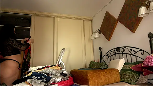 einneuesleben online show from March 9, 2025, 9:24 am