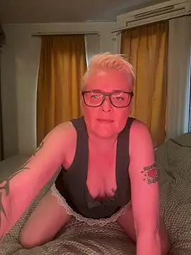 Gizzithehotone online show from March 20, 2026, 3:06 pm