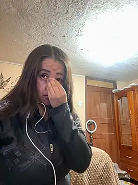 latinfemale online show from October 22, 2025, 11:26 pm