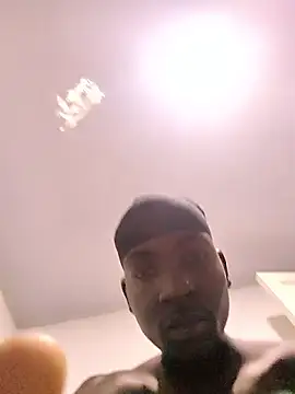 Jheronn28 online show from March 4, 2026, 4:07 am