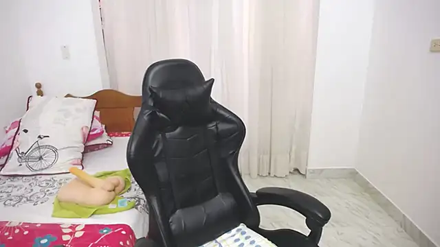 yeslluisa online show from February 23, 2025, 5:39 pm