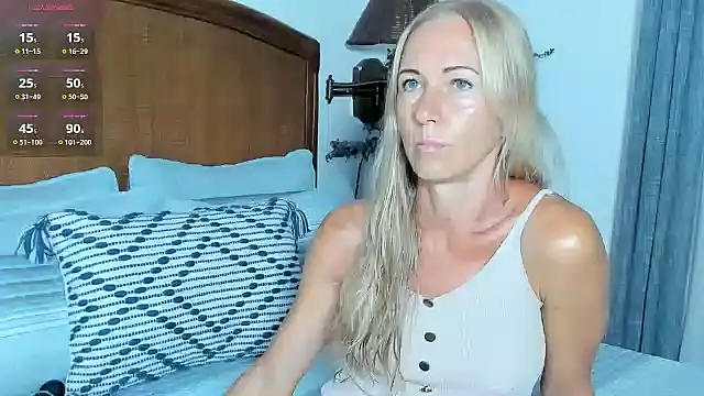 Snapshot of Christine_35 chatting on May 18, 2026, 11:38 am Christine 35 online show from May 18, 2026, 11:38 am