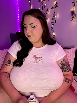 Snapshot of honeyviolet chatting on October 3, 2025, 4:09 am honeyviolet online show from October 3, 2025, 4:09 am