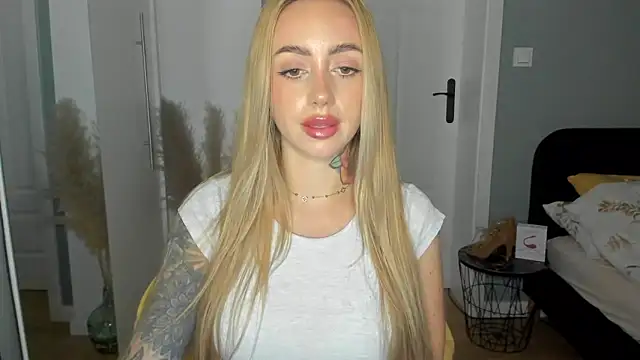 sexyCoralie online show from June 11, 2026, 1:53 pm