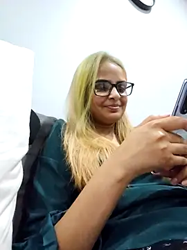 DirtySnowball69 online show from September 10, 2025, 5:46 pm