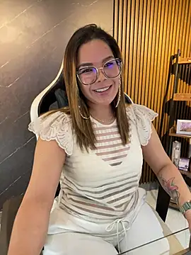 Snapshot of KellyBrooklyn_ chatting on April 17, 2026, 2:20 pm KellyBrooklyn online show from April 17, 2026, 2:20 pm