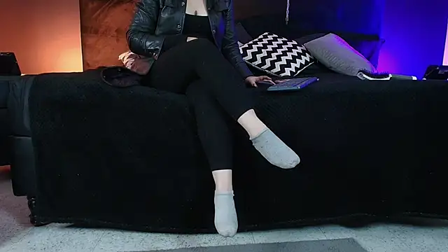  Jade 16 online show from October 15, 2025, 11:43 am