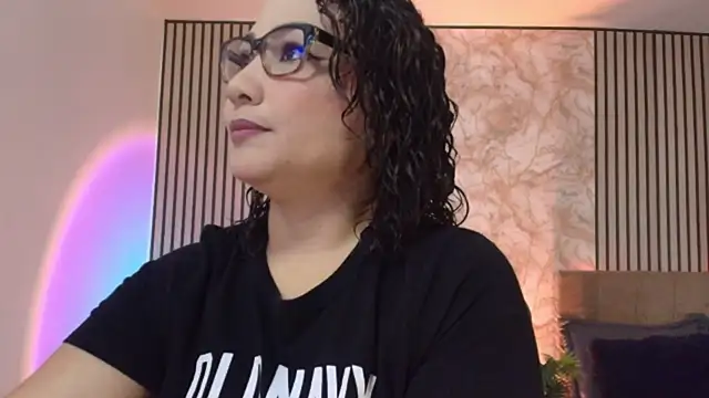 Snapshot of JuliRamirez chatting on July 6, 2026, 1:19 pm JuliRamirez online show from July 6, 2026, 1:19 pm