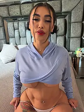 Snapshot of emma_andrew1 chatting on January 15, 2026, 4:33 pm emma andrew1 online show from January 15, 2026, 4:33 pm