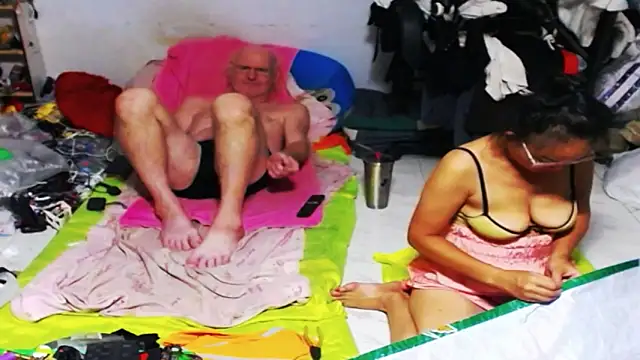 1CuteAndSexy69 online show from March 20, 2025, 12:30 am