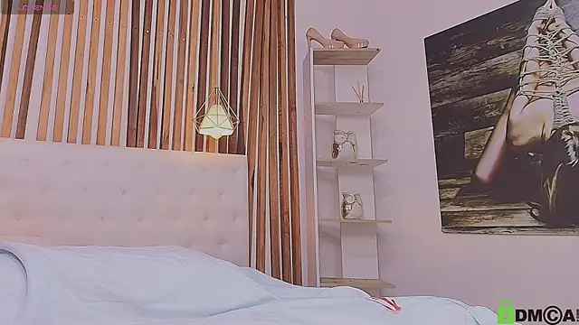 valerie lya online show from April 14, 2026, 12:33 pm