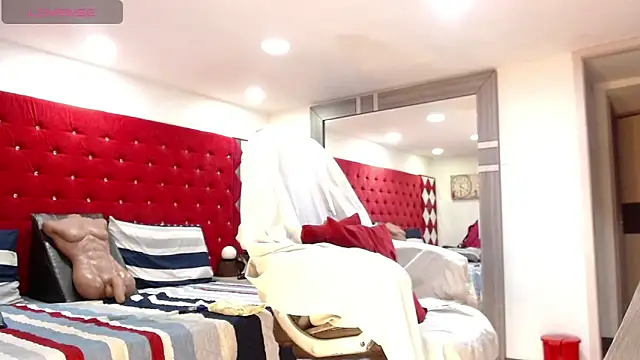 TamyJhonson online show from April 9, 2026, 12:54 pm