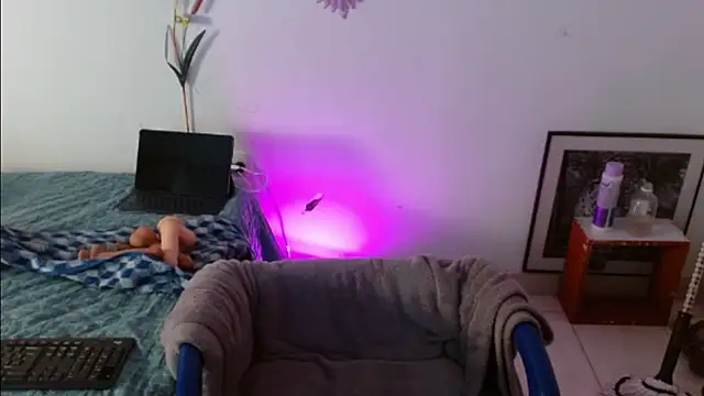 keyklin1 online show from February 13, 2026, 11:50 am