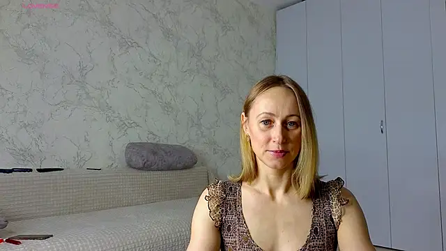 sweeetgirls2021 online show from March 27, 2026, 2:50 am