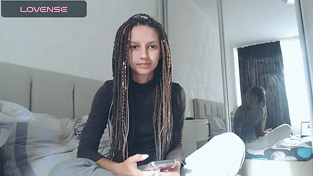 Alisa-w online show from September 18, 2025, 1:13 pm