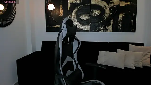 Snapshot of EllaClark chatting on December 22, 2024, 11:00 am EllaClark online show from December 22, 2024, 11:00 am