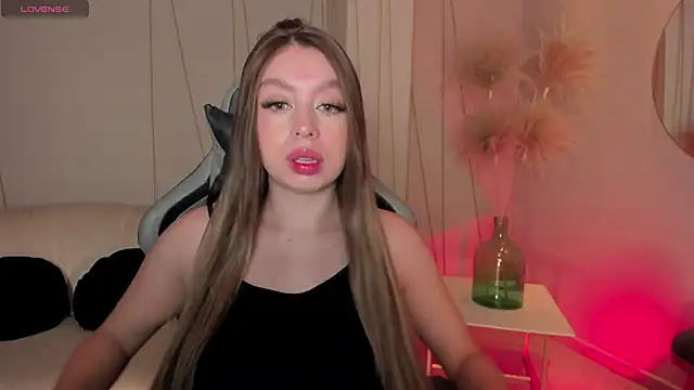 Snapshot of EllaClark chatting on December 29, 2024, 11:29 am EllaClark online show from December 29, 2024, 11:29 am