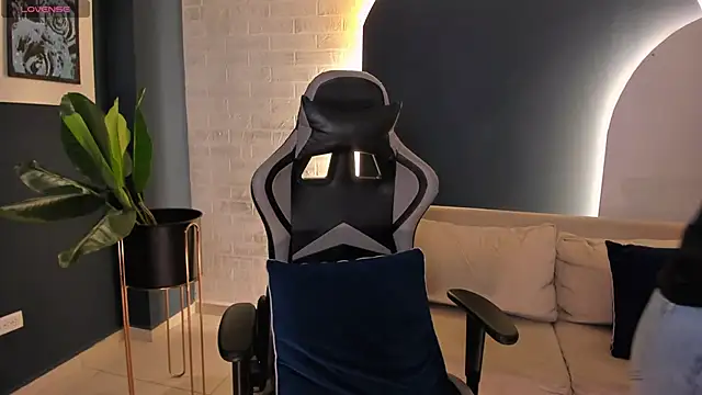 Snapshot of EllaClark chatting on January 19, 2025, 11:34 am EllaClark online show from January 19, 2025, 11:34 am