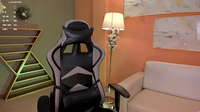 Snapshot of EllaClark chatting on February 4, 2025, 8:06 pm EllaClark online show from February 4, 2025, 8:06 pm