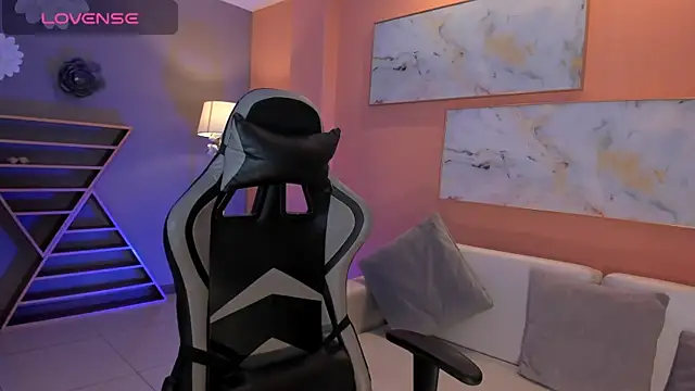 Snapshot of EllaClark chatting on February 19, 2025, 7:05 pm EllaClark online show from February 19, 2025, 7:05 pm