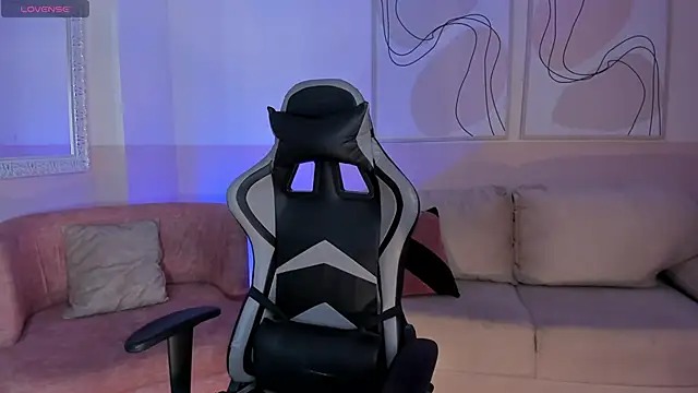 Snapshot of EllaClark chatting on February 20, 2025, 11:31 am EllaClark online show from February 20, 2025, 11:31 am