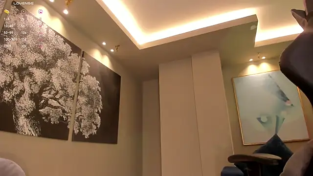 Snapshot of EllaClark chatting on March 17, 2025, 10:17 pm EllaClark online show from March 17, 2025, 10:17 pm