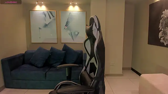 Snapshot of EllaClark chatting on March 18, 2025, 6:26 pm EllaClark online show from March 18, 2025, 6:26 pm