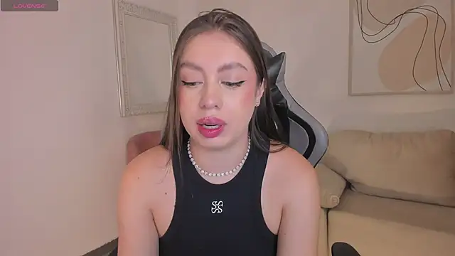 Snapshot of EllaClark chatting on September 10, 2025, 5:24 pm EllaClark online show from September 10, 2025, 5:24 pm