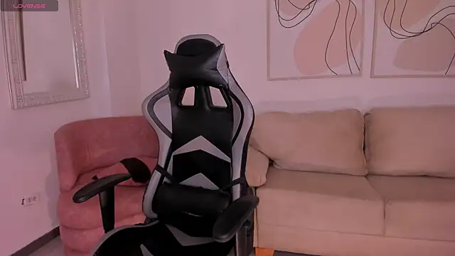 Snapshot of EllaClark chatting on September 12, 2025, 6:52 pm EllaClark online show from September 12, 2025, 6:52 pm