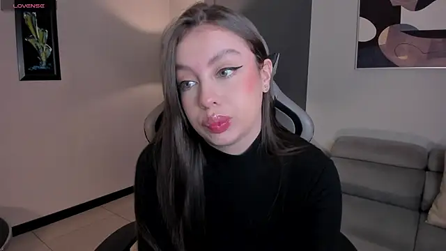 Snapshot of EllaClark chatting on September 29, 2025, 6:57 pm EllaClark online show from September 29, 2025, 6:57 pm