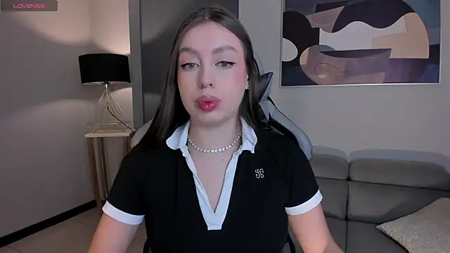 Snapshot of EllaClark chatting on September 30, 2025, 6:35 pm EllaClark online show from September 30, 2025, 6:35 pm