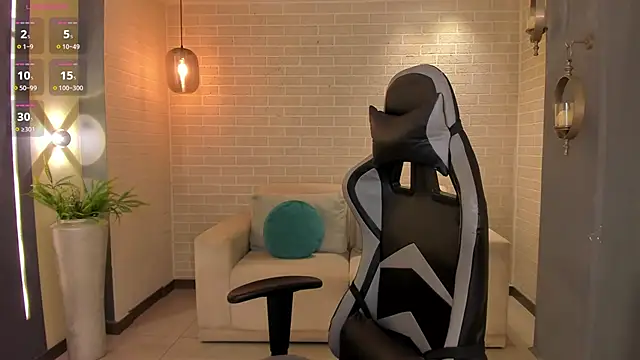 Snapshot of EllaClark chatting on October 8, 2025, 6:16 pm EllaClark online show from October 8, 2025, 6:16 pm